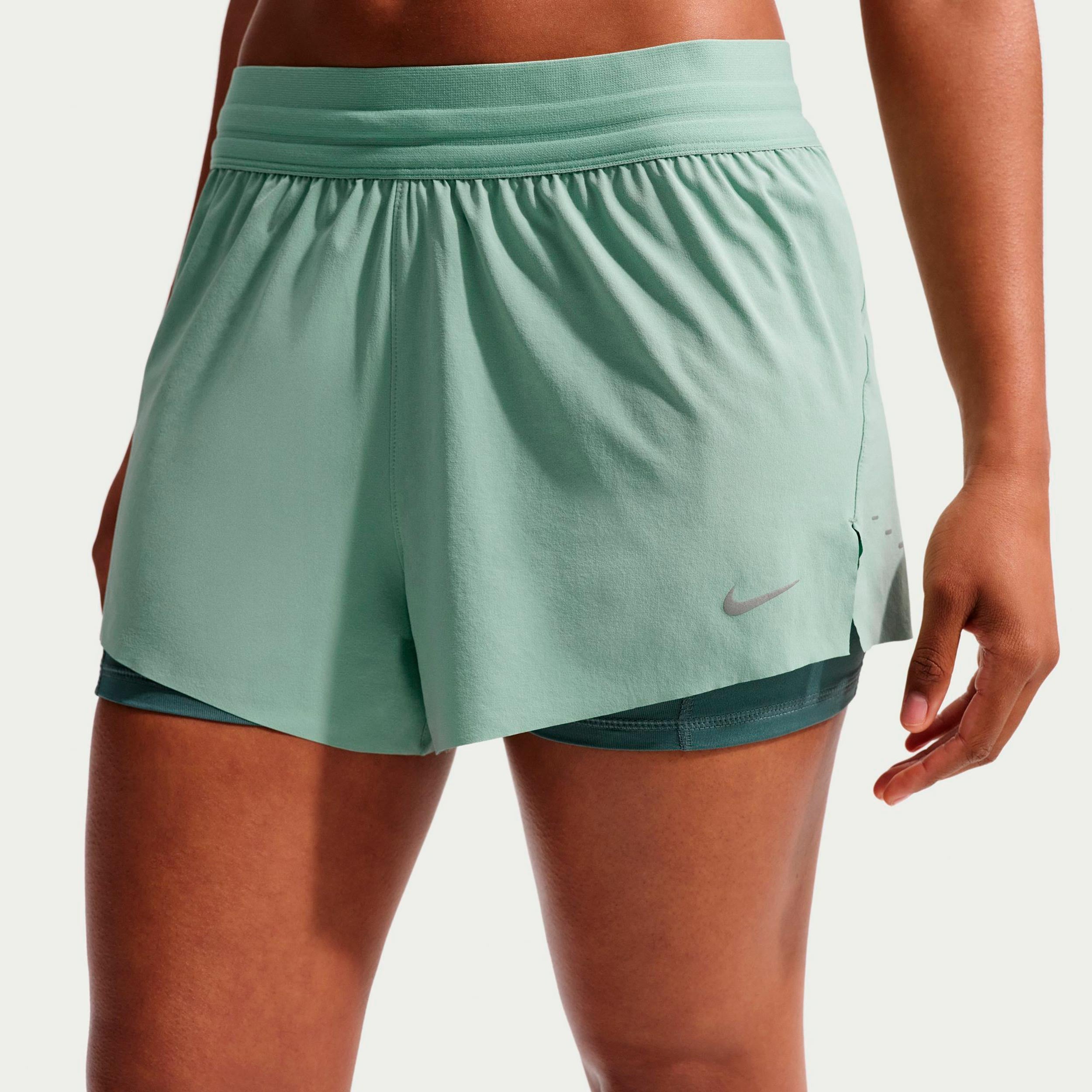 Nike Swift Pantalones cortos Mujeres - verde claro, plateado