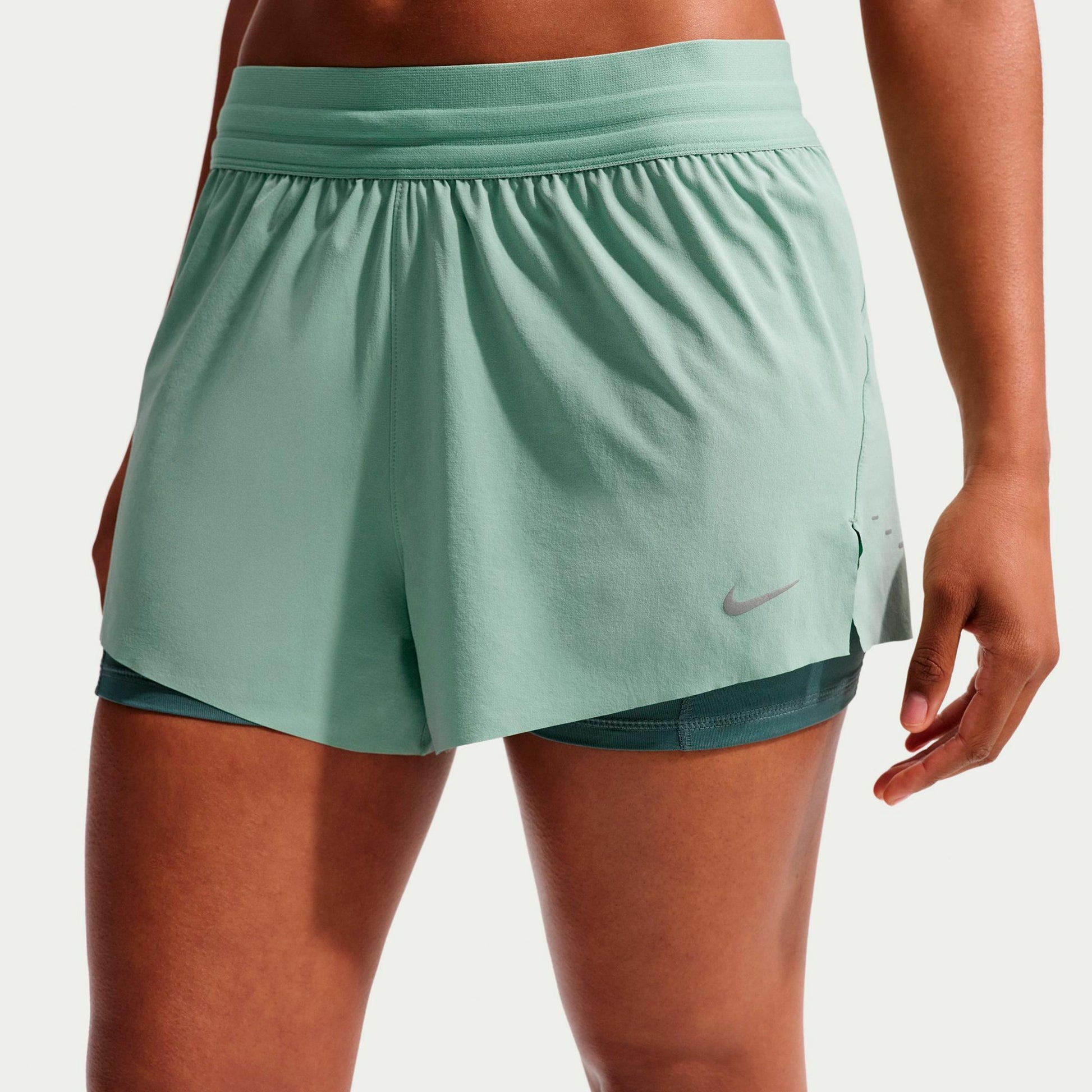 Nike Swift Pantalones cortos Mujeres - verde claro, plateado