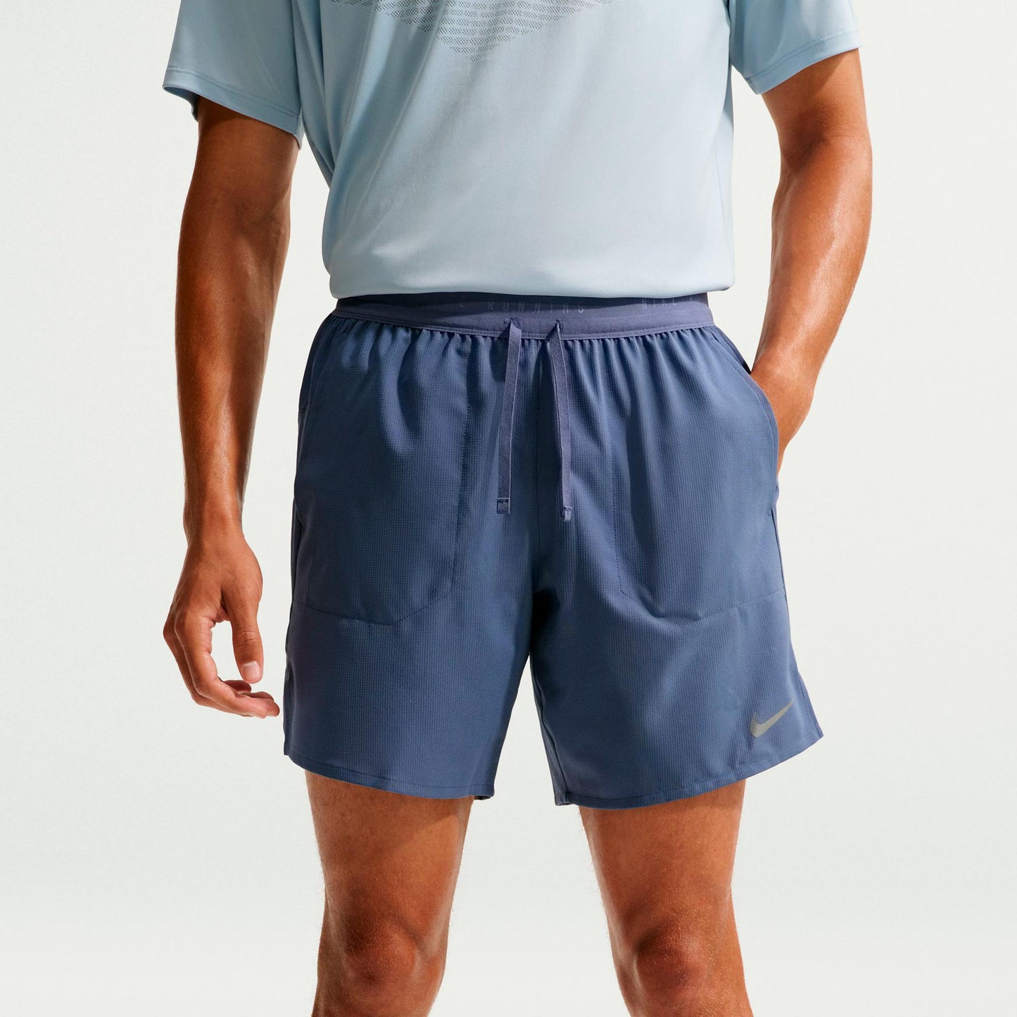 Nike Stride 7in  Pantalones cortos Hombres - azul, plateado