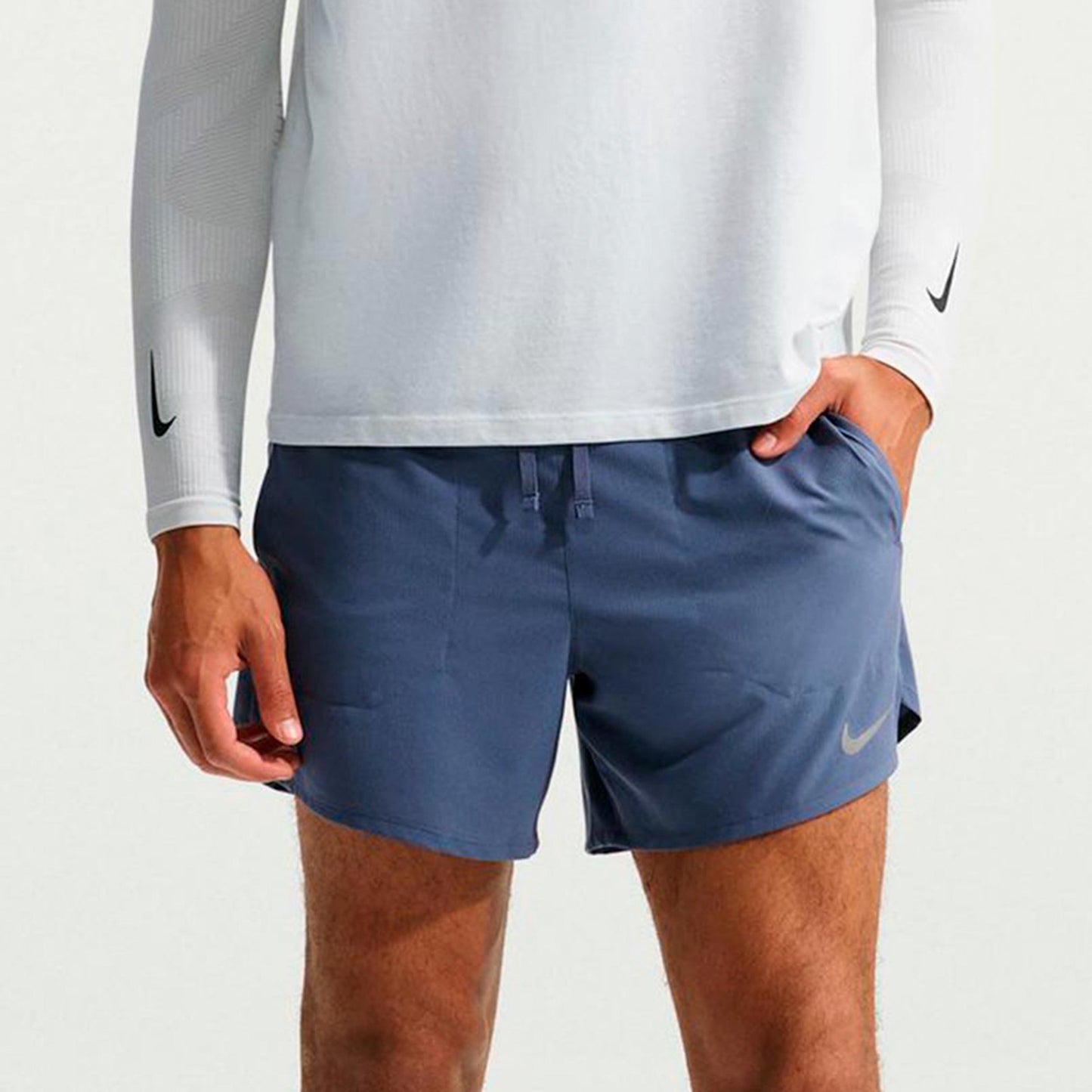 Nike Stride 5in  Pantalones cortos Hombres - azul-gris, plateado