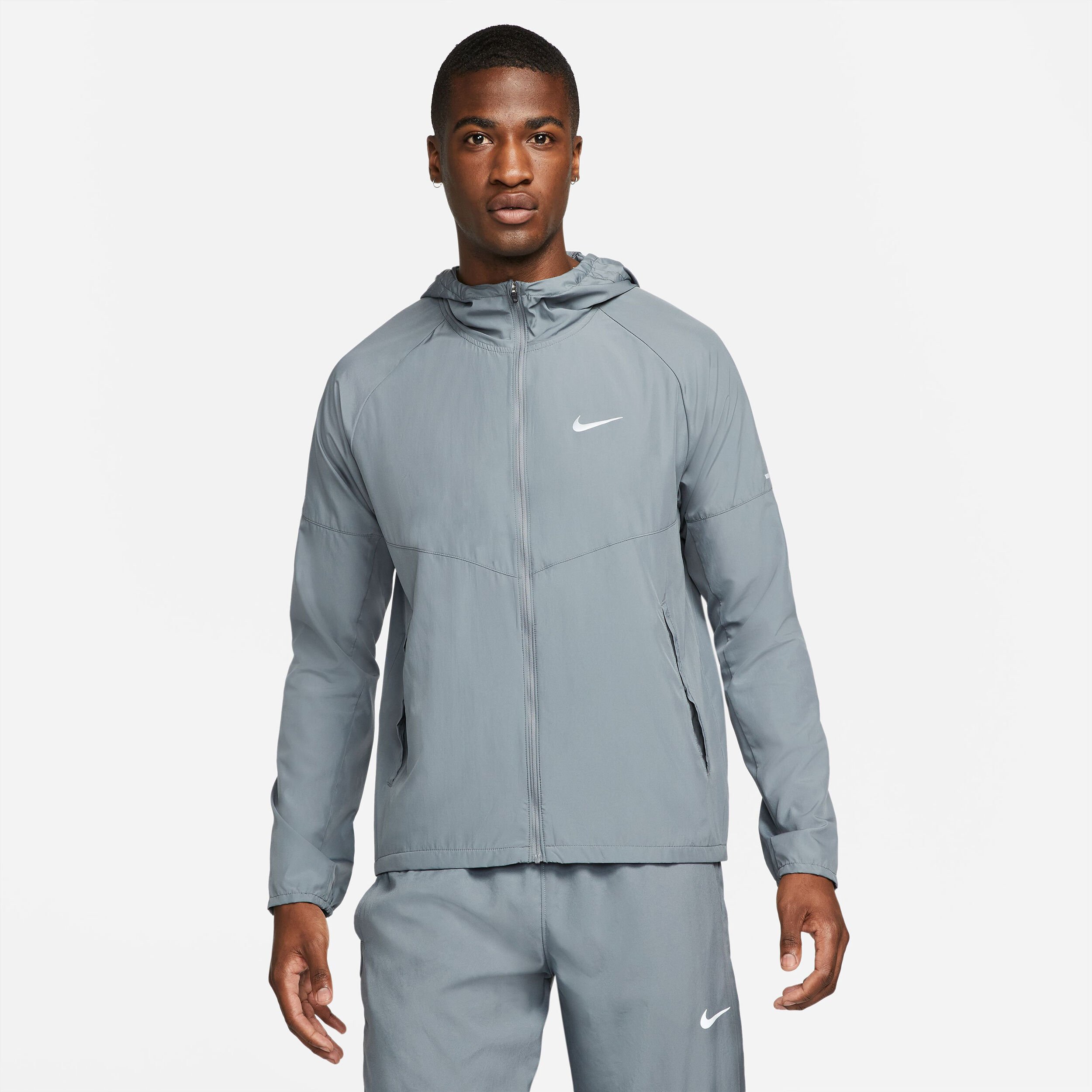 Cortavientos nike hombre gris best sale